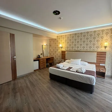 Almero Hotel 3*